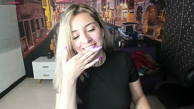 Tamaraa velez online show from April 17, 2026, 10:01 pm