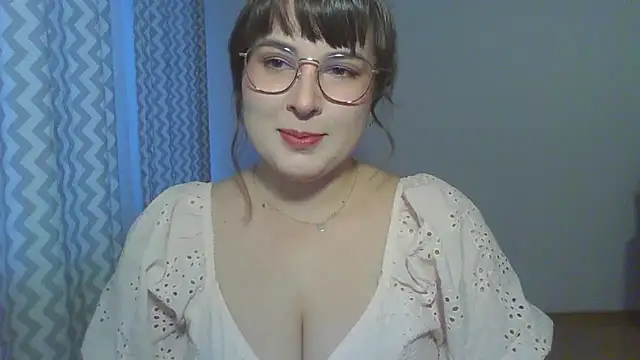 Snapshot of ClaraHard chatting on June 10, 2026, 5:47 pm ClaraHard online show from June 10, 2026, 5:47 pm