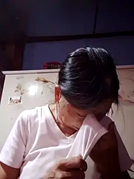 Snapshot of Sky-rain98 chatting on July 25, 2026, 8:37 pm Sky-rain98 online show from July 25, 2026, 8:37 pm