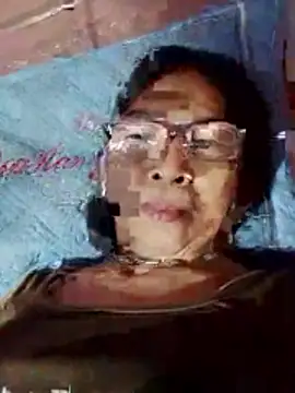 Snapshot of Sky-rain98 chatting on May 13, 2026, 6:48 pm Sky-rain98 online show from May 13, 2026, 6:48 pm