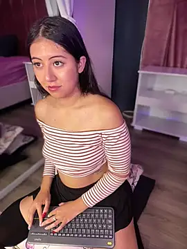 Lunaliaa  online show from March 12, 2026, 5:13 am