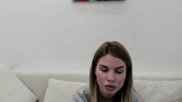 MollyCem online show from March 15, 2026, 4:58 pm