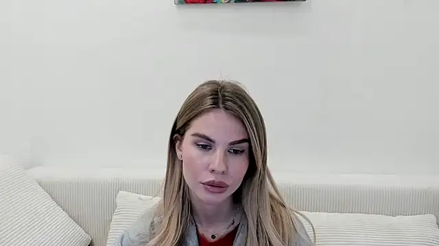 MollyCem online show from March 12, 2026, 4:33 pm