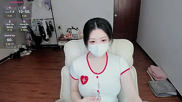 myomyo  online show from April 10, 2026, 12:01 pm