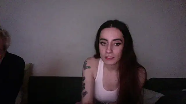 chiara-mario online show from April 18, 2026, 4:48 am
