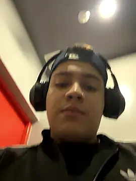 OliverTabordaa online show from April 24, 2026, 8:11 pm