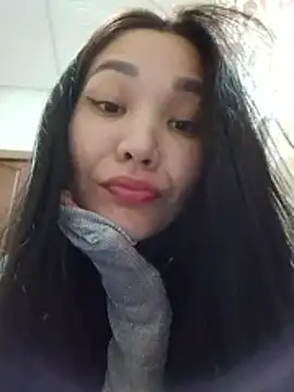 HollyXMolly online show from March 9, 2026, 4:21 pm