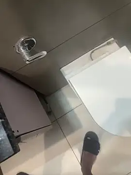 Vibrator2509 online show from April 19, 2026, 6:32 pm