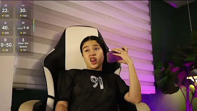 Danaa Rousee  online show from April 4, 2026, 8:37 pm