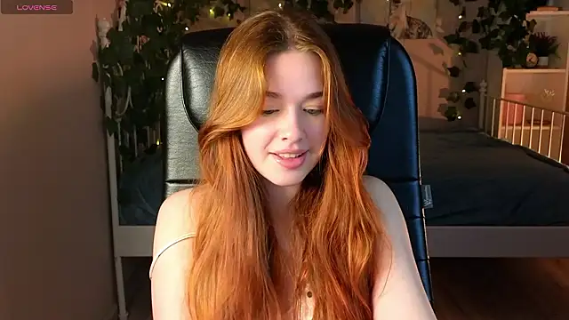 TiffanyVex online show from March 18, 2026, 3:24 pm