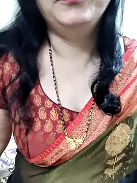 Snapshot of Yazhini-Cam chatting on June 15, 2026, 12:05 pm Yazhini-Cam online show from June 15, 2026, 12:05 pm