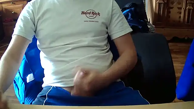 YoUnGbOy2018 online show from April 28, 2026, 12:20 pm