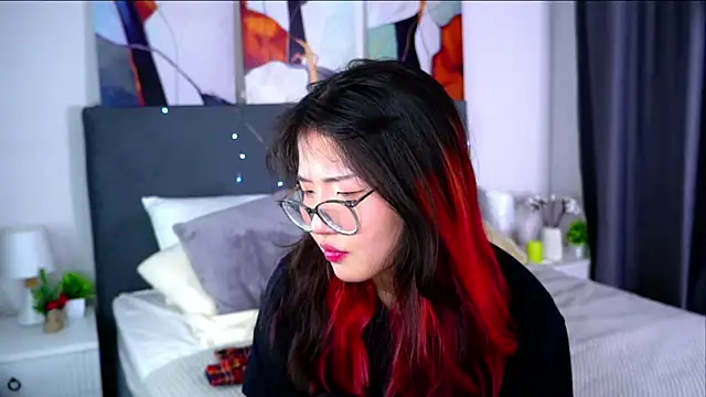 NelleMihalko online show from April 4, 2026, 12:34 pm