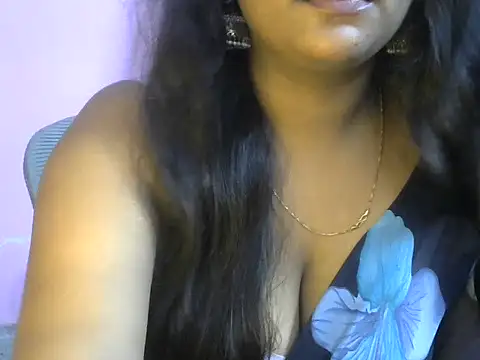 Snapshot of QUEEN-OF-QUEEN chatting on June 27, 2026, 7:53 pm QUEEN-OF-QUEEN online show from June 27, 2026, 7:53 pm