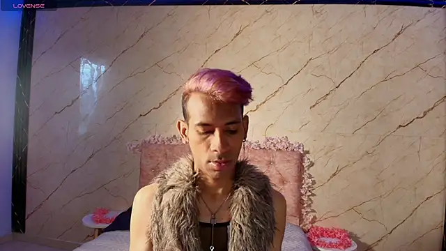 Snapshot of monserrat_petite chatting on March 8, 2026, 2:20 pm monserrat petite online show from March 8, 2026, 2:20 pm