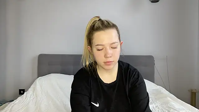 alyrasun online show from March 25, 2026, 6:13 am