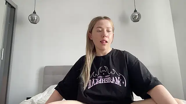 Snapshot of alyrasun chatting on June 27, 2026, 12:22 pm alyrasun online show from June 27, 2026, 12:22 pm
