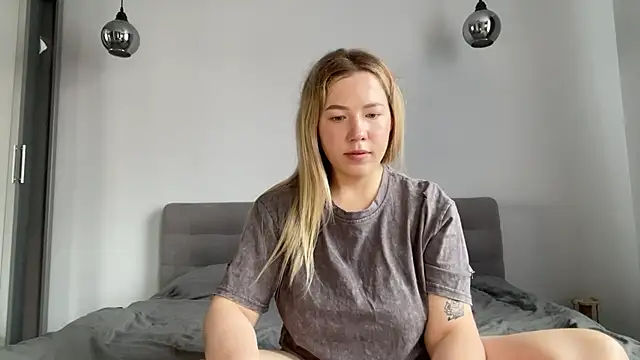 Snapshot of alyrasun chatting on July 18, 2026, 9:29 am alyrasun online show from July 18, 2026, 9:29 am
