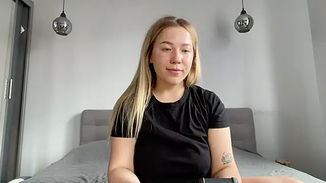 Snapshot of alyrasun chatting on July 22, 2026, 9:33 am alyrasun online show from July 22, 2026, 9:33 am