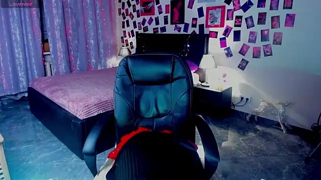 AmeliaMerris online show from April 1, 2026, 8:39 pm