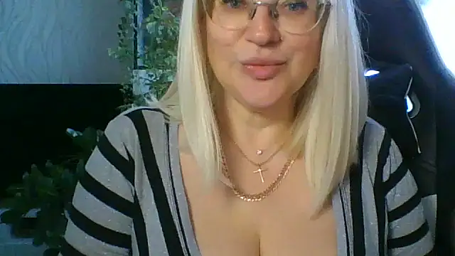 Snapshot of LianaSweetX chatting on April 1, 2026, 5:31 am LianaSweetX online show from April 1, 2026, 5:31 am