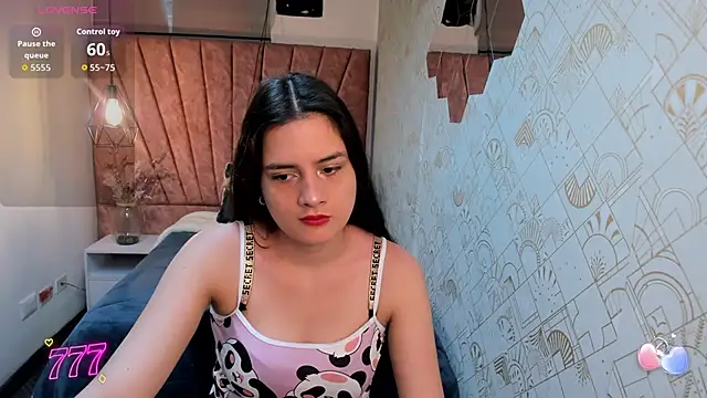 Zoe  Taylor   online show from March 15, 2026, 12:12 pm