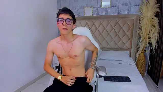 TylerCross  online show from April 8, 2026, 8:21 pm