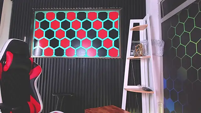 Cristopher Wild online show from June 18, 2026, 8:47 pm