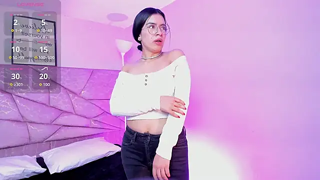 Amara Velle online show from May 8, 2026, 1:04 pm