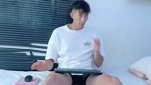 Snapshot of angel_boy02 chatting on July 1, 2026, 9:04 pm angel boy02 online show from July 1, 2026, 9:04 pm