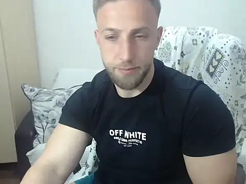 Snapshot of BlondEagleMuscle chatting on May 1, 2026, 8:03 pm BlondEagleMuscle online show from May 1, 2026, 8:03 pm