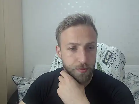 Snapshot of BlondEagleMuscle chatting on April 24, 2026, 7:38 pm BlondEagleMuscle online show from April 24, 2026, 7:38 pm