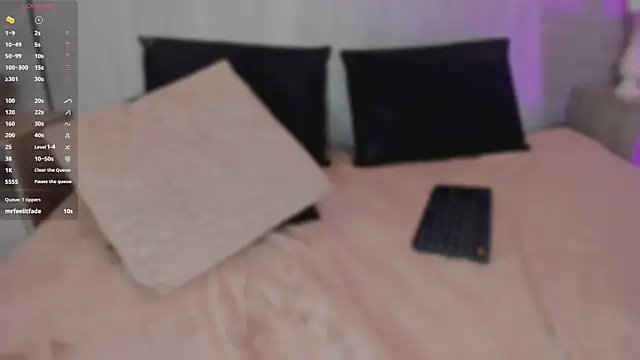 Lilyrousse  online show from April 21, 2026, 7:20 pm