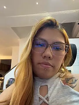 Snapshot of Lia_Sterling chatting on April 23, 2026, 1:23 am Lia Sterling online show from April 23, 2026, 1:23 am