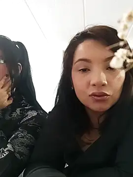 Snapshot of Marianaxc chatting on April 4, 2026, 1:23 am Marianaxc online show from April 4, 2026, 1:23 am