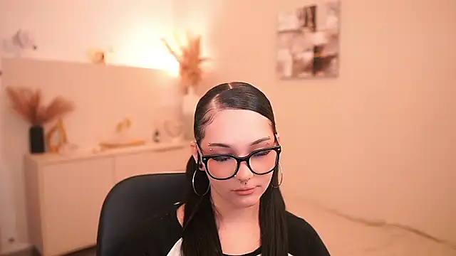 Ellediane18 online show from March 16, 2026, 1:37 pm