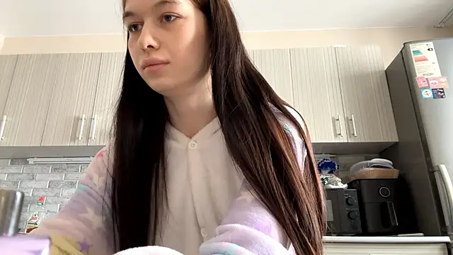 LaraDraggoo online show from March 9, 2026, 7:12 am