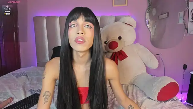 nikkita dragon  online show from March 26, 2026, 8:18 pm