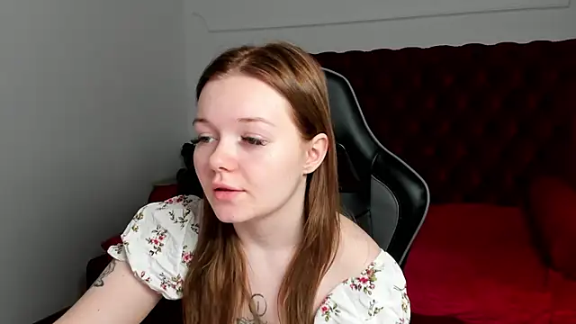 ElinaVale online show from June 8, 2026, 5:13 pm