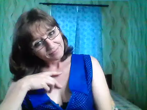 Snapshot of Alisaprice077 chatting on April 2, 2026, 6:42 am Alisaprice077 online show from April 2, 2026, 6:42 am