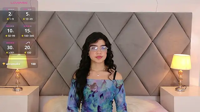 OliviaDiaz online show from April 15, 2026, 8:20 pm