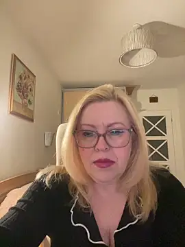 JanieLight53 online show from April 21, 2026, 9:54 pm