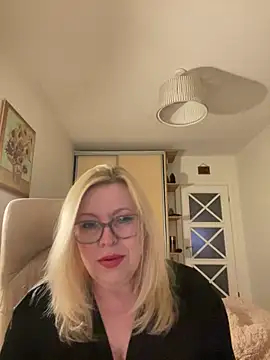 JanieLight53 online show from May 13, 2026, 6:26 pm