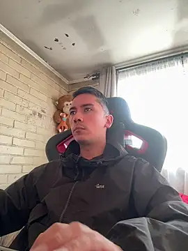 Cr1sXPorn online show from April 12, 2026, 9:18 pm