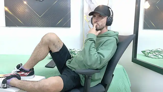 Snapshot of KingOfTemptation chatting on June 7, 2026, 3:45 am KingOfTemptation online show from June 7, 2026, 3:45 am