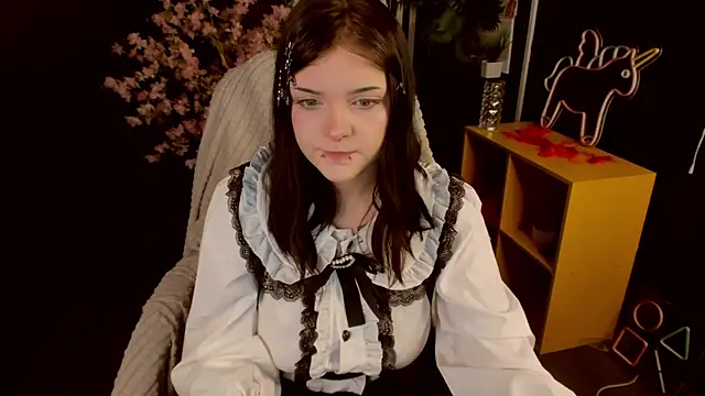 EsterTwilight online show from April 30, 2026, 10:55 am