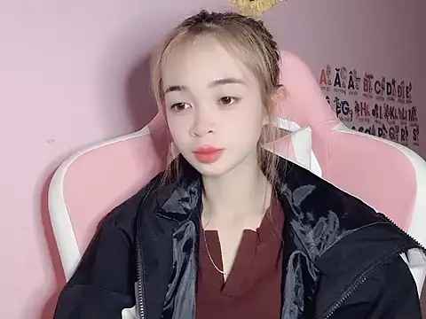 Odile068 online show from March 12, 2026, 4:44 pm