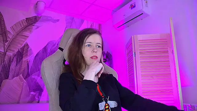 AriaGracen online show from April 23, 2026, 5:47 am