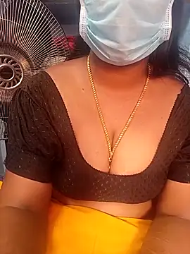 Snapshot of jothika45 chatting on March 18, 2026, 7:33 am jothika45 online show from March 18, 2026, 7:33 am
