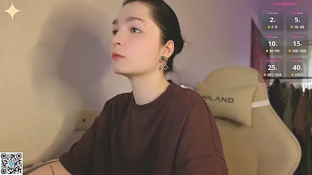 Snapshot of Luna_Moon13 chatting on May 7, 2026, 2:05 am Luna Moon13 online show from May 7, 2026, 2:05 am